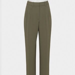 Aritzia Effortless pants curve fit
Olive green
New without tags
Never worn